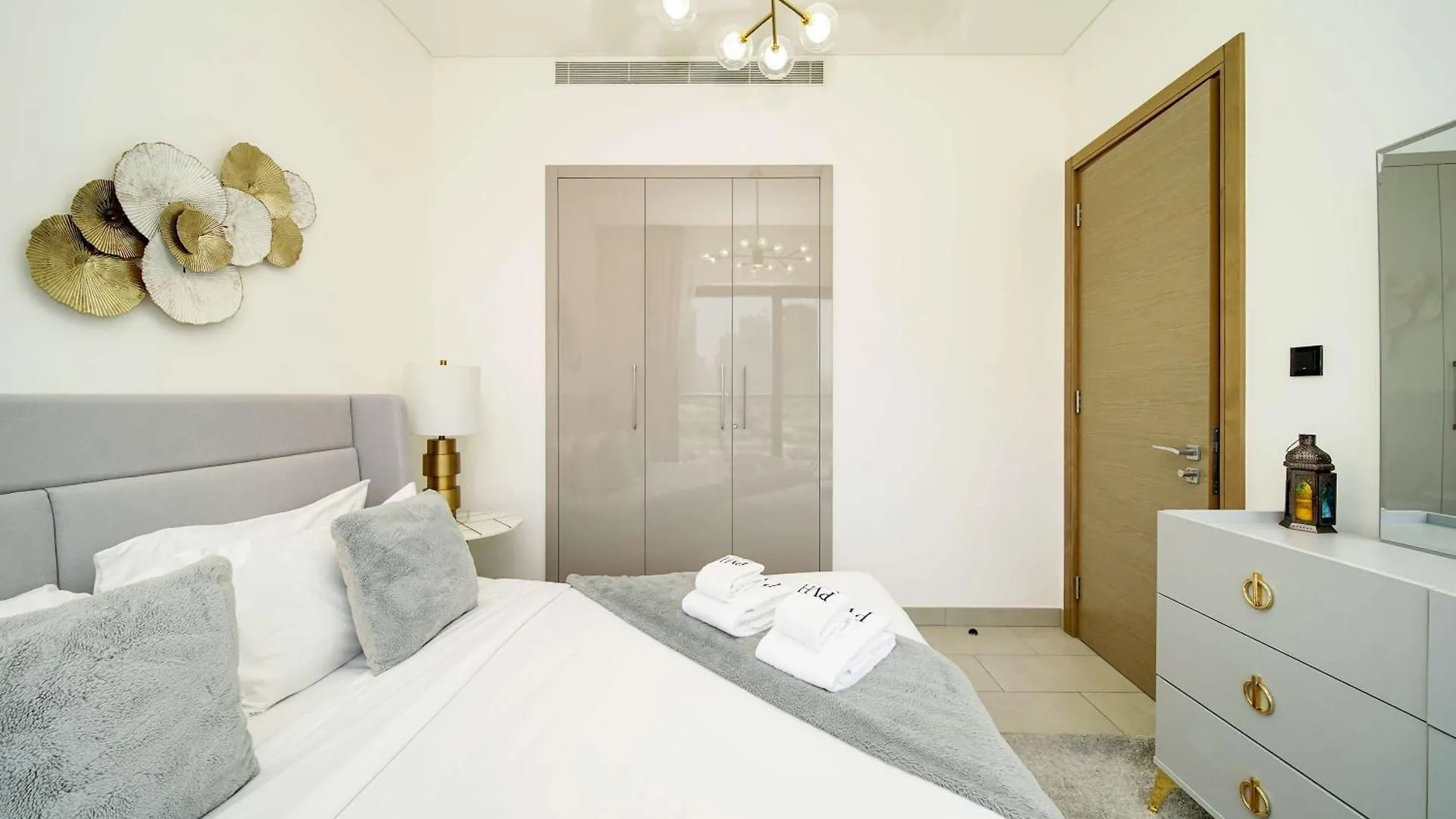 Pvh - Tranquil 1Br - Sobha Waves Apartment Dubai 0*,  United Arab Emirates