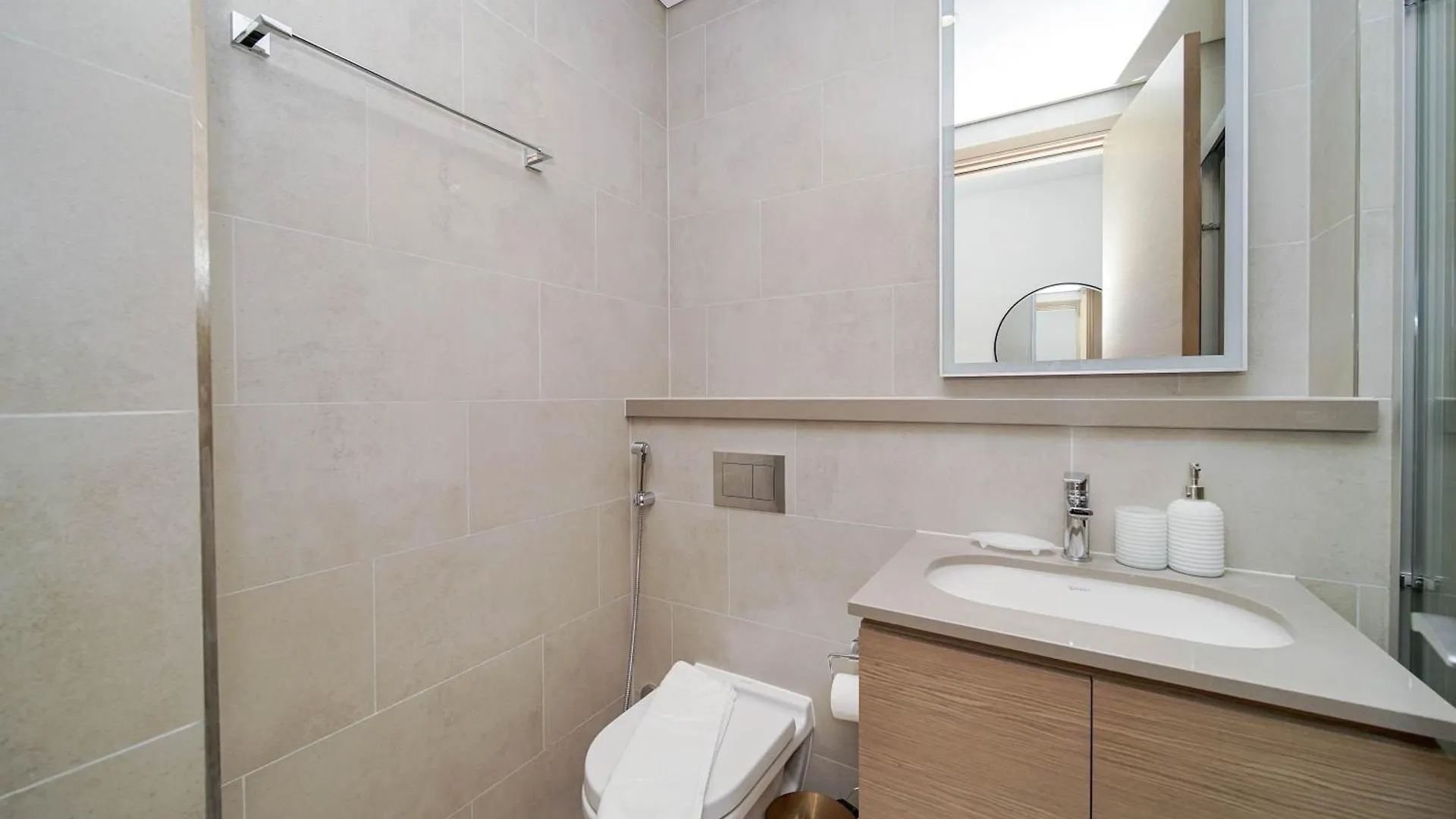 Pvh - Tranquil 1Br - Sobha Waves Apartment Dubai