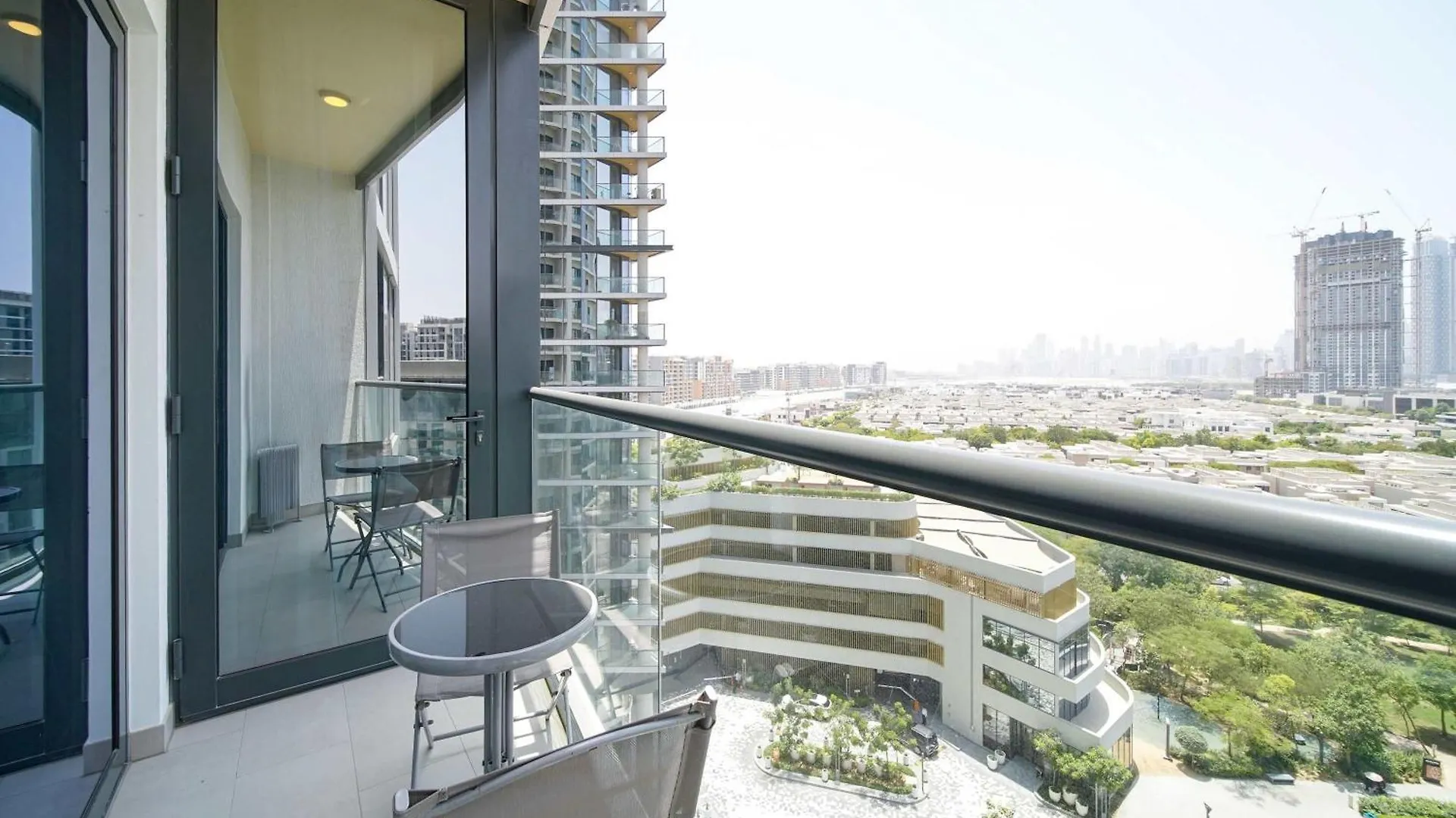 Pvh - Tranquil 1Br - Sobha Waves Apartment Dubai